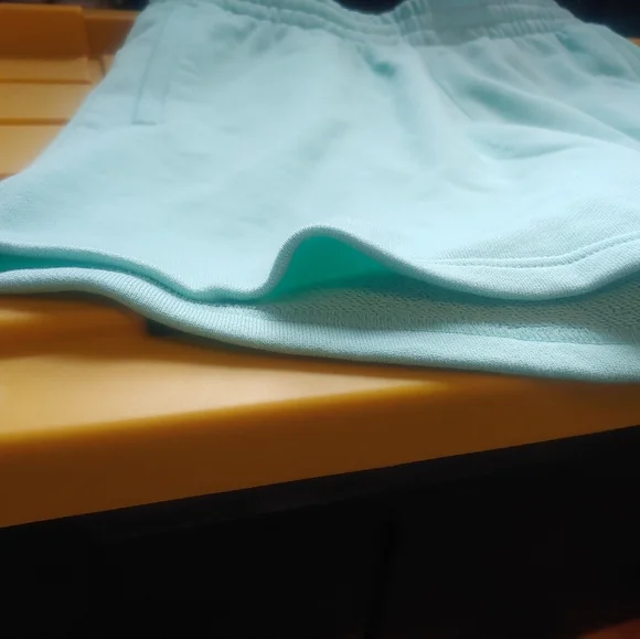 Adidas Shorts Sweat shorts BRAND NEW Men's - Picture 2 of 12